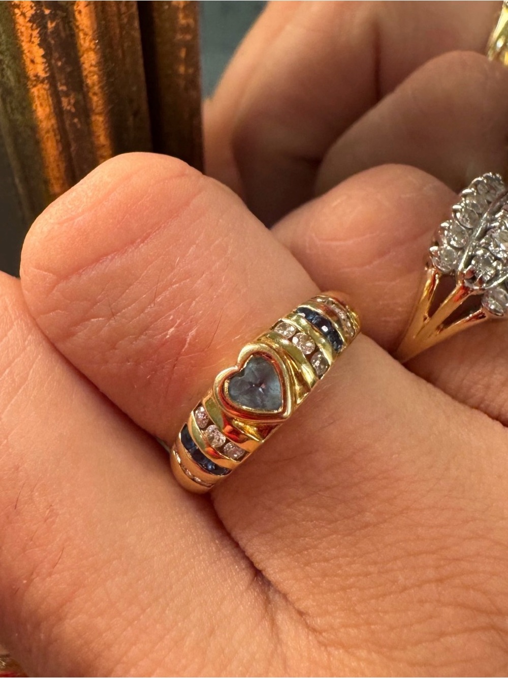18k yellow gold Gold Heart natural blue stones size 7.5 4.3g